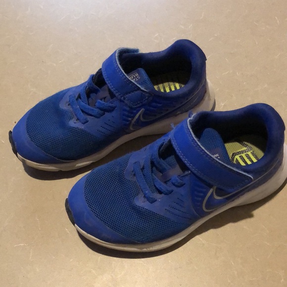 Boys size 11 running shoes - Picture 3 of 8